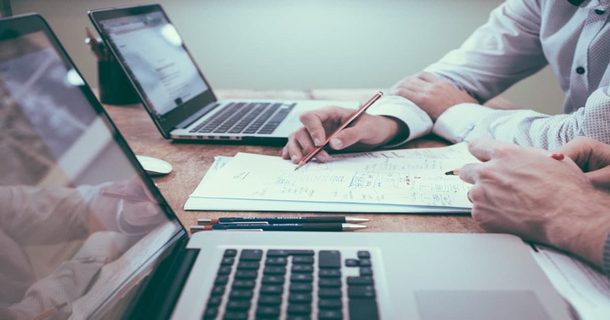 Hidden Red Flag Interview Questions Across Industries (2025 Guide)